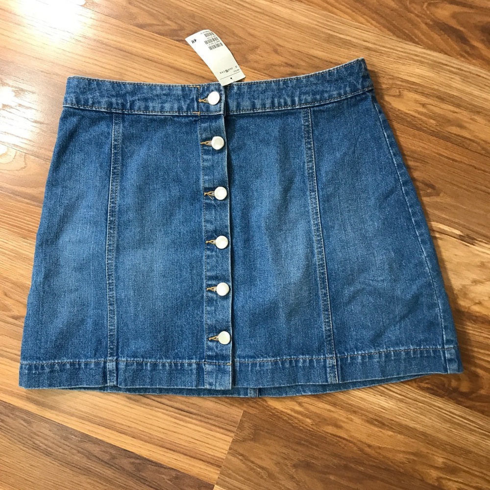 H & M Divided Denim Button Front Mini Skirt Sz 10